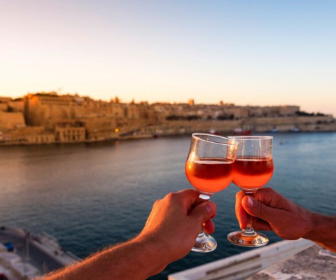 Aperitivo al tramonto a Malta e Gozo: scegli l’atmosfera che fa per te