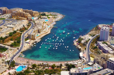 La spiaggia di St. George’s Bay ottiene la Bandiera Blu