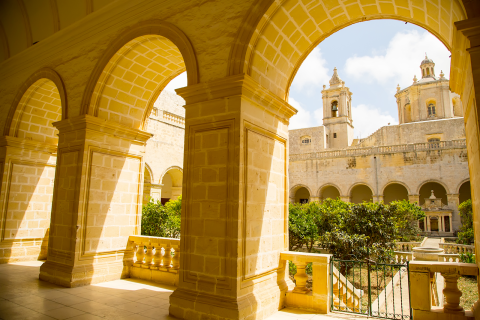 Malta e Gozo: quando il viaggio inizia tra le pagine di un libro 