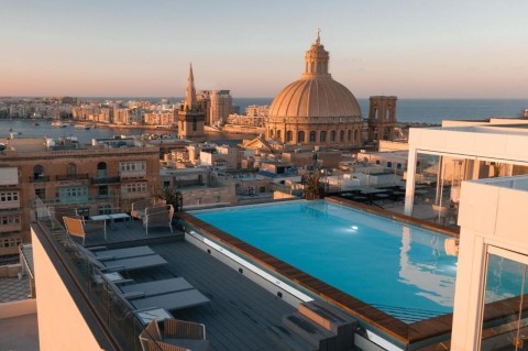 Tra rooftop e piscina: l’altro lato dell’estate a Malta