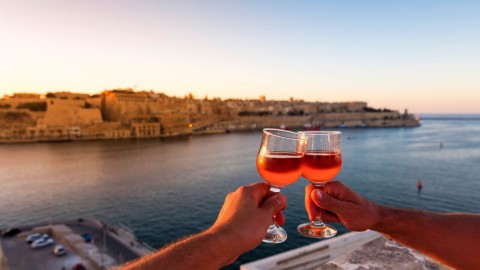 Aperitivo al tramonto a Malta e Gozo: scegli l’atmosfera che fa per te