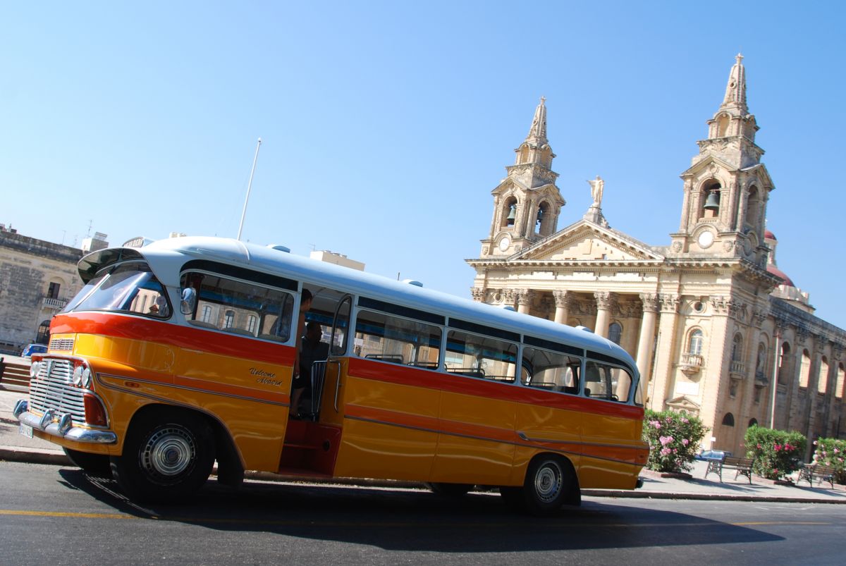 Arriva…in bus su e giù per Malta!
