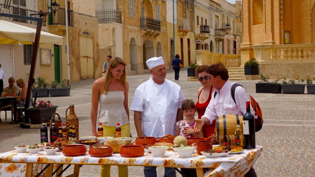 Ricette di Malta: biz-zalza tal-fenek e fritturi tal-pastard