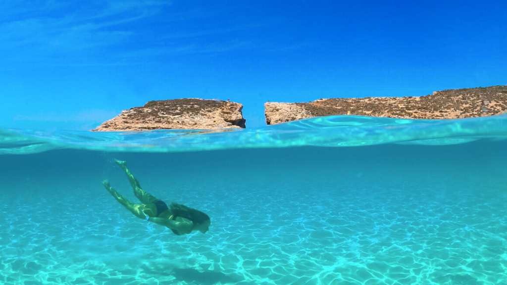 Snorkeling a Malta Comino